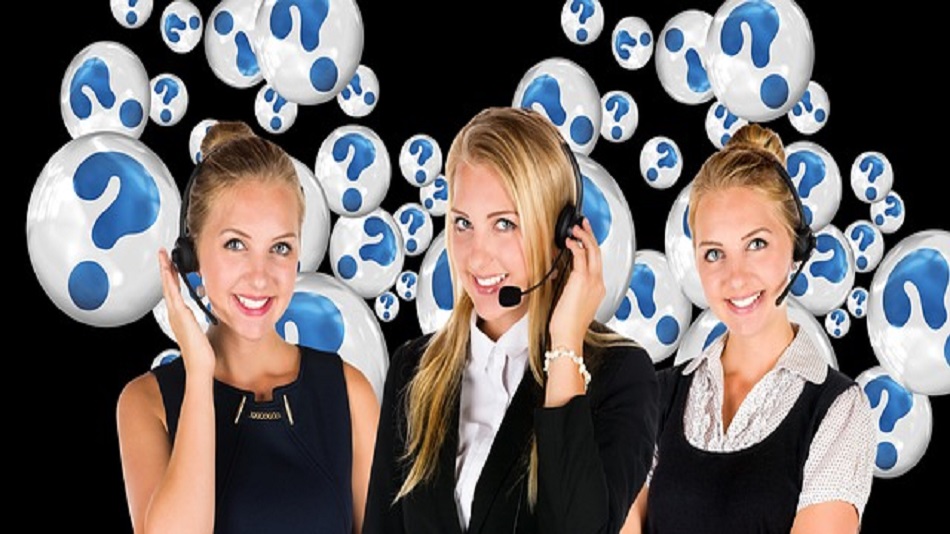 trois femmes agent en centre d'appels - améliorer la relation client - optiserv