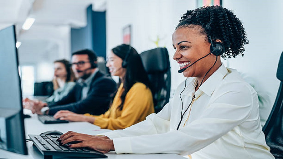 des agents travaillant dans un centre d'appels -  call center à Madagascar  - Optiserv